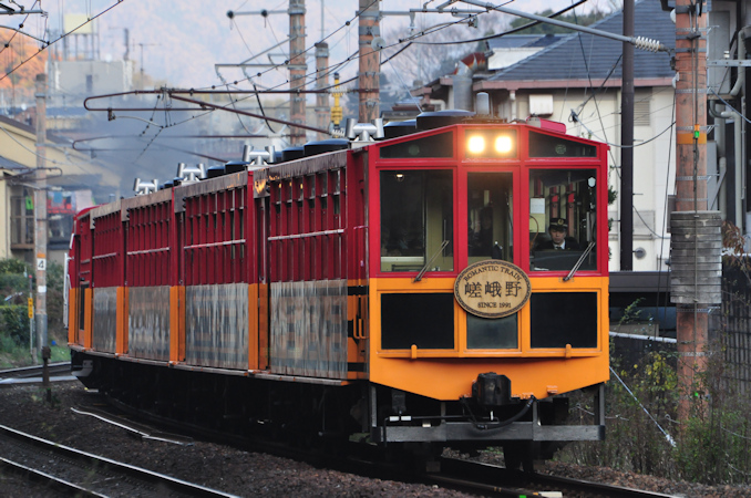 嵯峨野観光鉄道ＤＥ１０形＋客車 - 日本の旅・鉄道見聞録