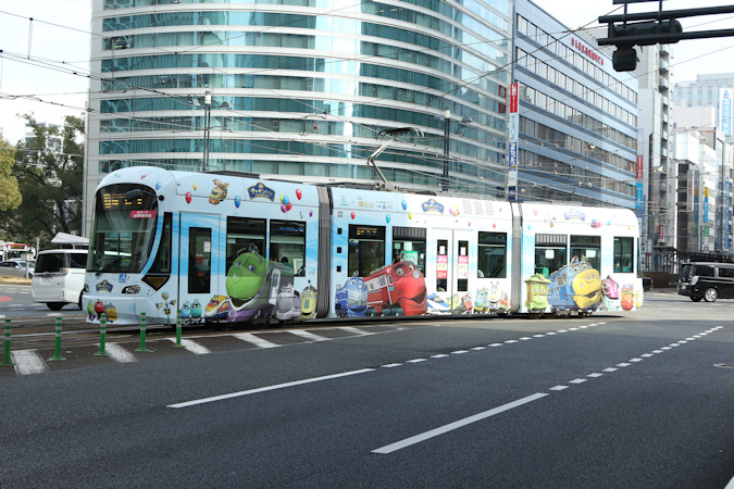 広島電鉄1000形に「チャギントン」ラッピング電車が登場