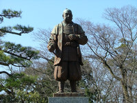 徳川家康銅像（岡崎城）