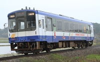 NT200形「のとりあーな」ラッピング車両