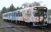 NT200形「花咲くいろは」ラッピング車両