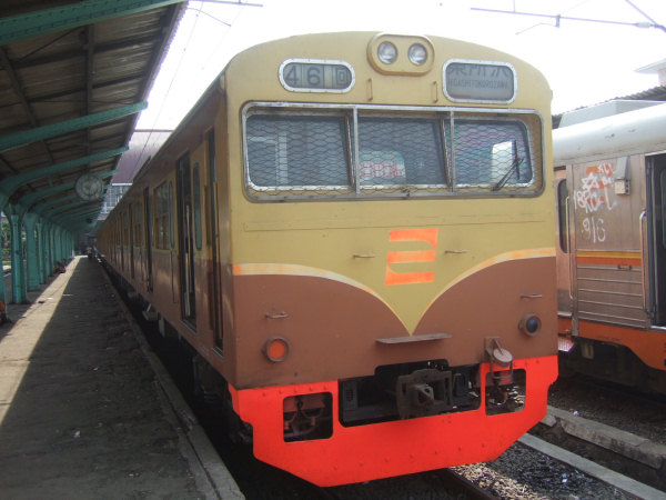 インドネシアの１０３系電車 - 世界の旅（裏辺研究所）