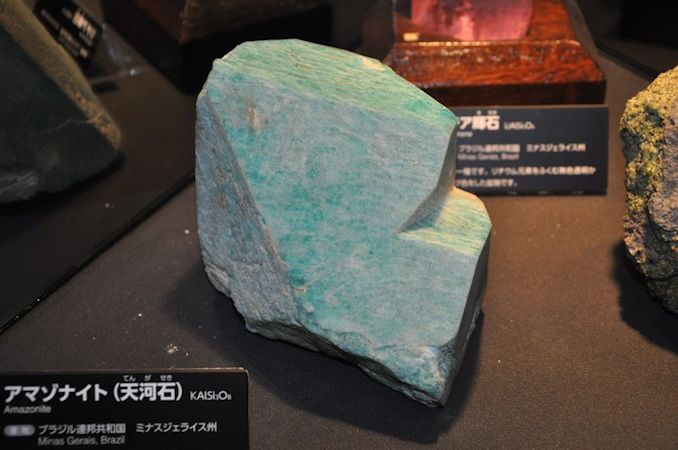 微斜長石 - 鉱物カタログ（裏辺研究所）