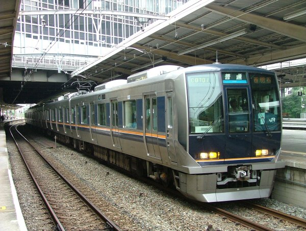 321系通勤型電車（車内）