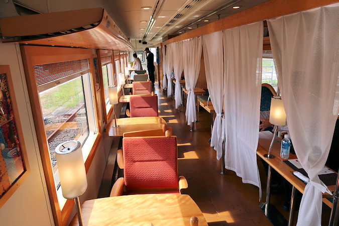 肥薩おれんじ鉄道HSOR－100形「おれんじ食堂」 - 日本の旅