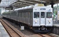 ８０００系